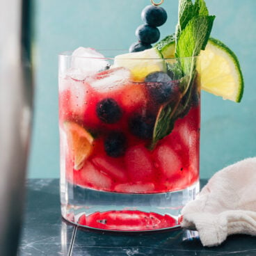 Blueberry vodka smash